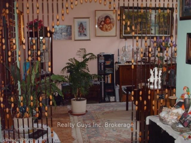 Listing Image 10