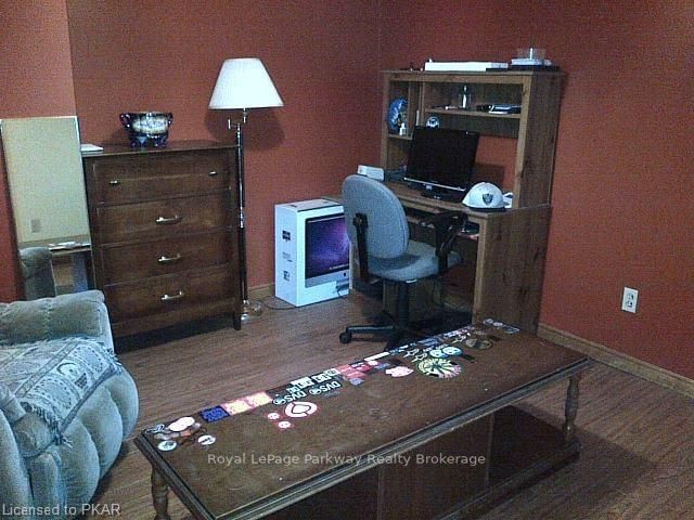 Listing Image 4