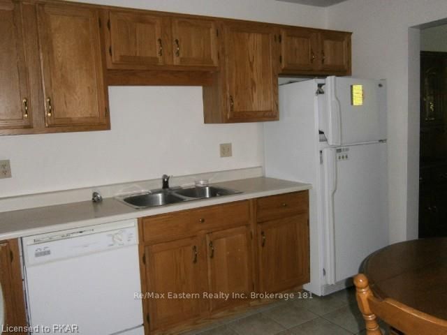 32 - 36 Champlain Cres, Peterborough, K9L 1T1 | Image 2