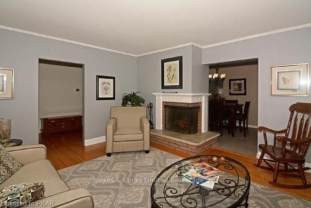 Listing Image 4