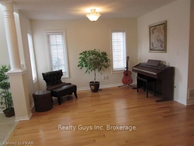 Listing Image 9