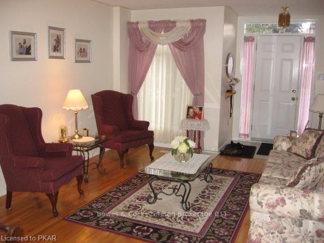 Listing photo 3