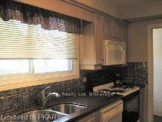 1002 Albany Crt, Peterborough, K9J 1Z2 | Image 2