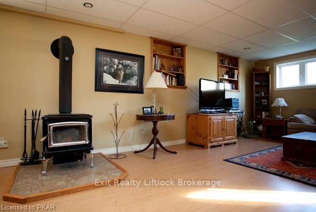 Listing Image 6