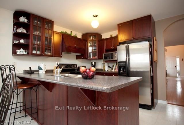 Listing photo 3