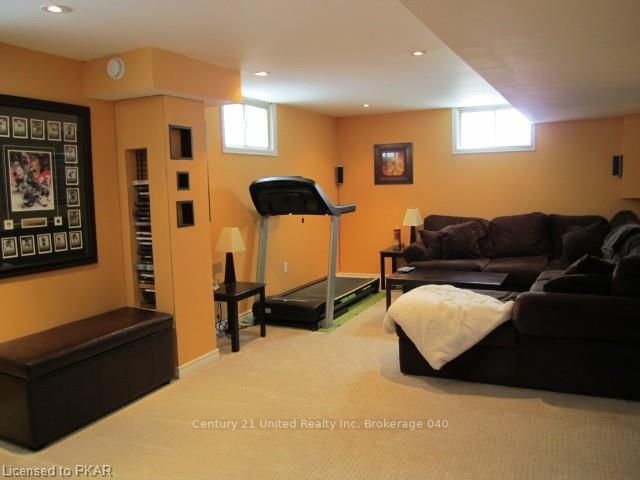 Listing Image 12