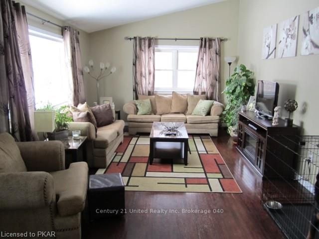 Listing Image 8