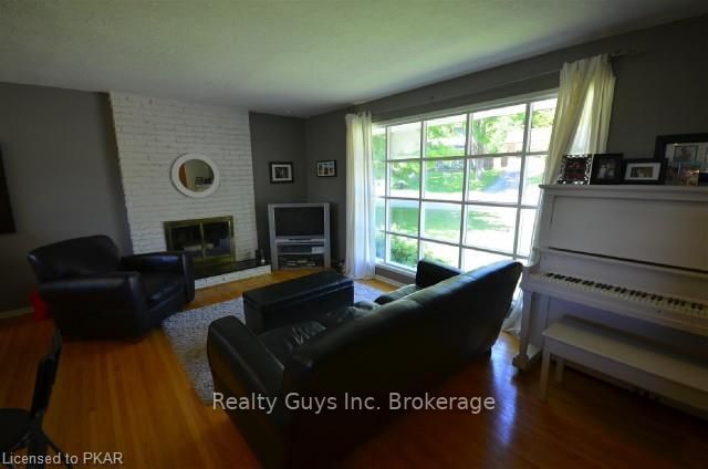 Listing Image 7