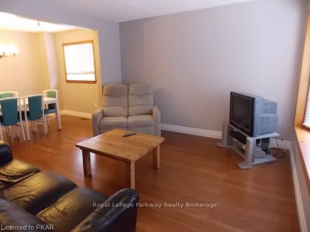 488 Crystal Dr, Peterborough, K9J 8G8 | Image 3