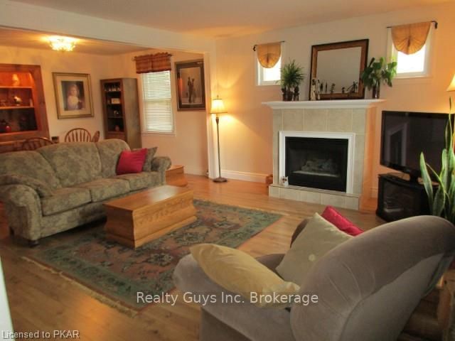 Listing Image 7