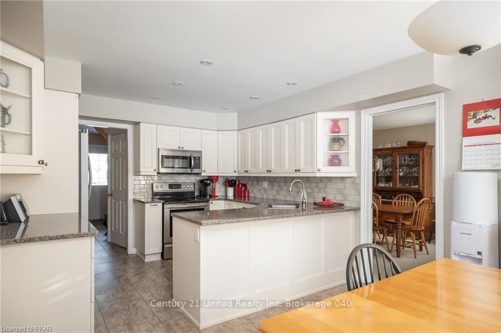 Listing Image 4
