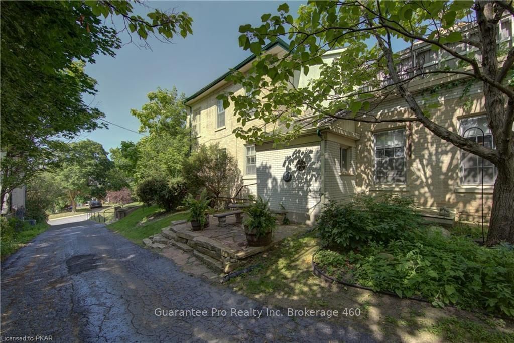 Listing photo 4