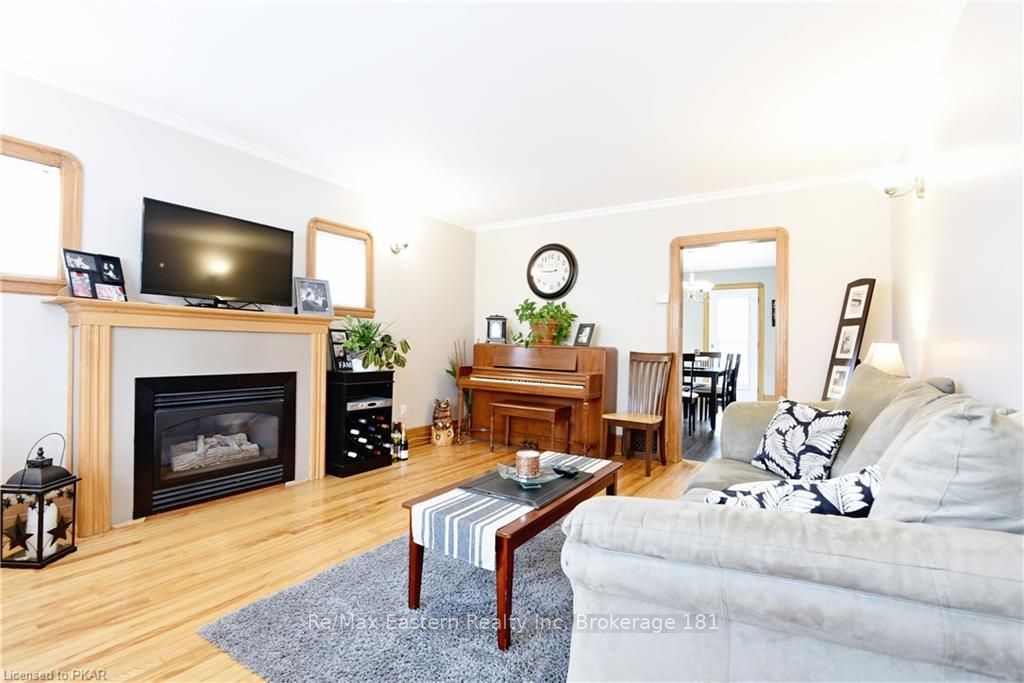Listing Image 7