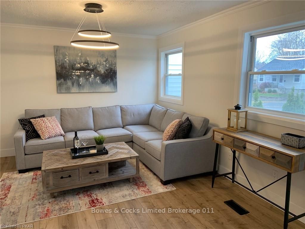 Listing Image 4