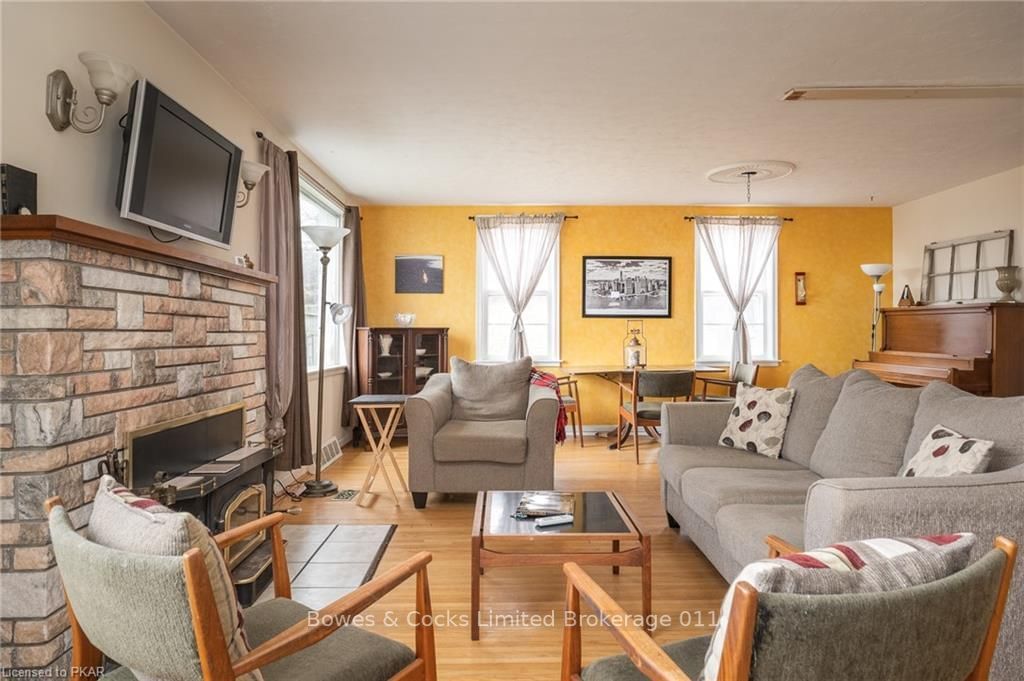 Listing Image 4
