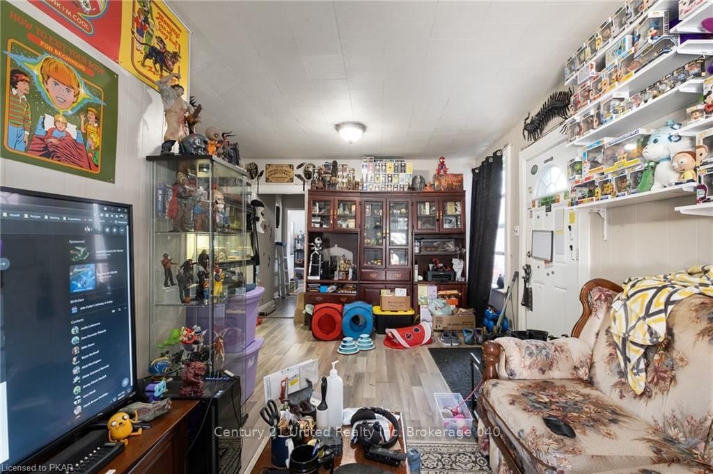 Listing Image 7