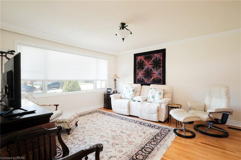 836 Stewart Dr, Peterborough, K9J 7R4 | Image 3