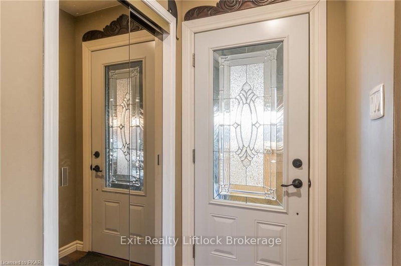 1002 Albany Crt, Peterborough, K9J 1J2 | Image 2