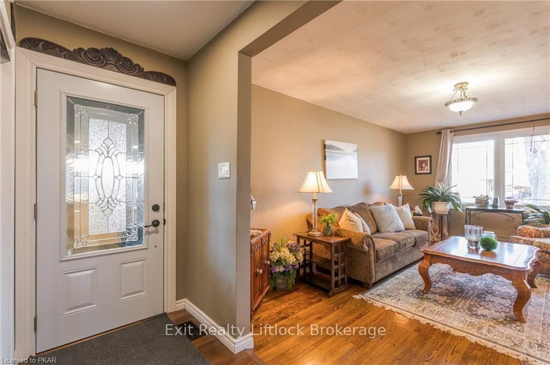 1002 Albany Crt, Peterborough, K9J 1J2 | Image 3