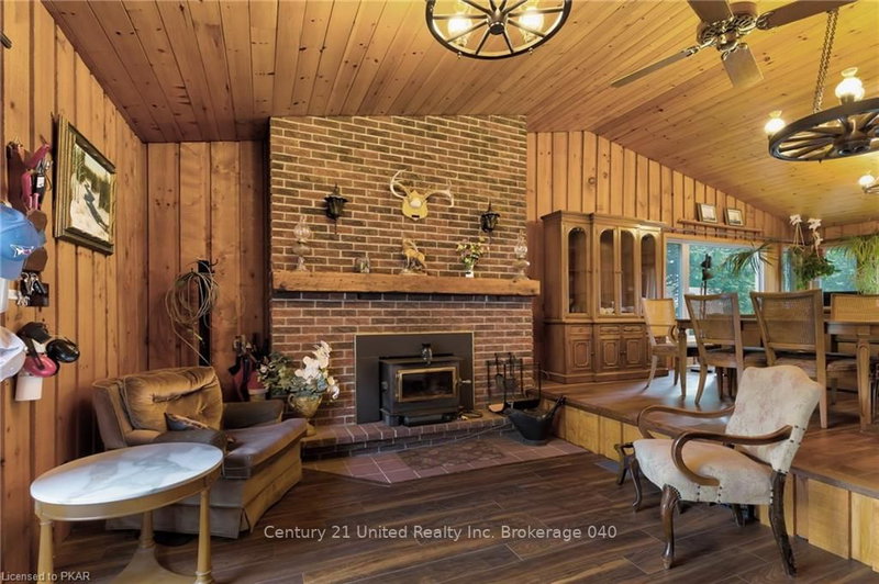 393 Hillside Dr, Kawartha Lakes, K0M 1K0 | Image 2