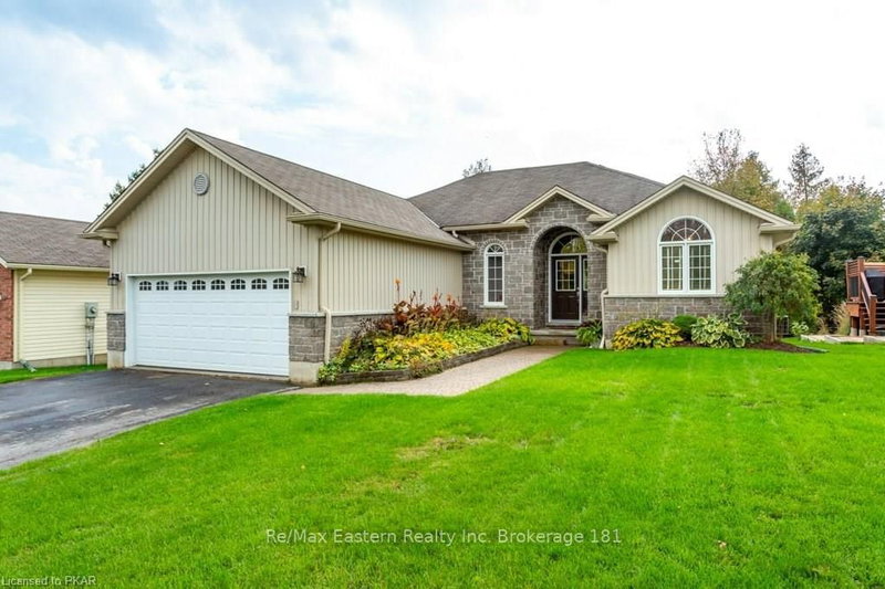 8 Champlain Blvd, Kawartha Lakes, K9V 4R1 | Image 2