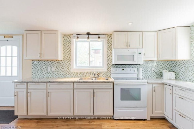 11 Fifth St, Kawartha Lakes, K0M 1L0 | Image 3