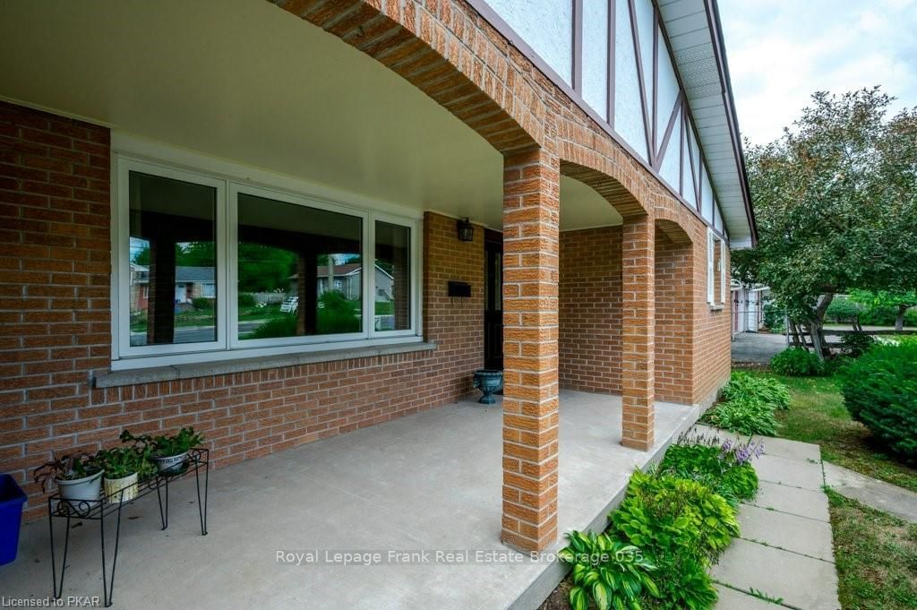 Listing Image 4