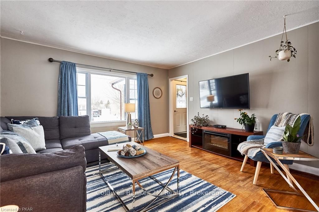 Listing Image 3