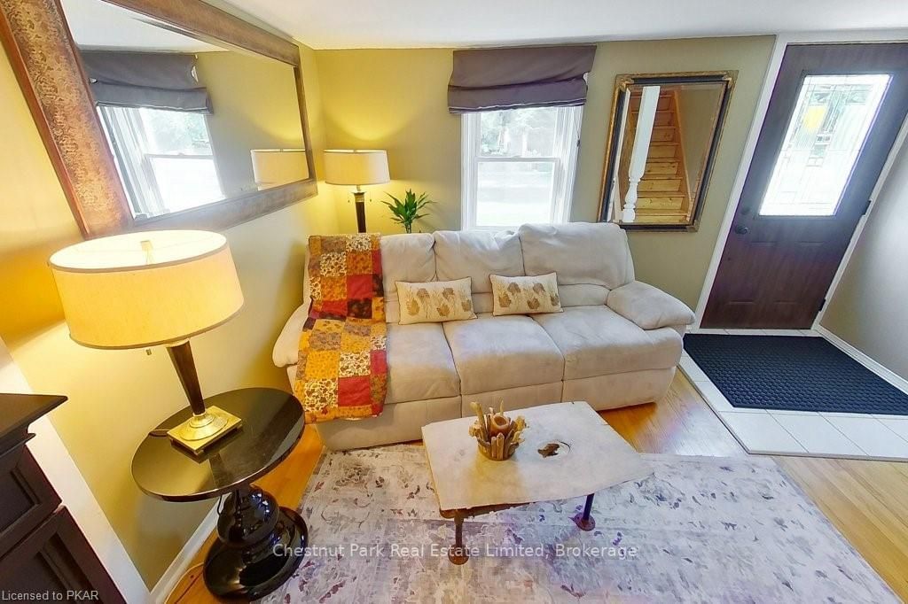 Listing photo 4