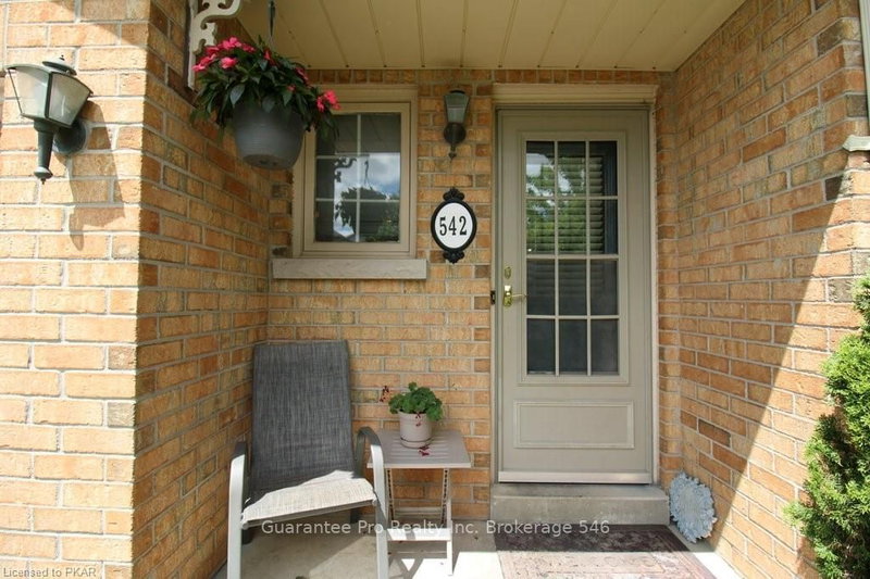 542 Westman Ave, Peterborough, K9K 2E6 | Image 2