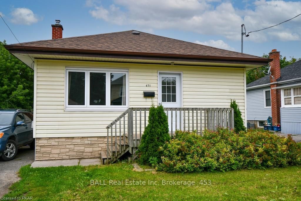 Listing photo 2