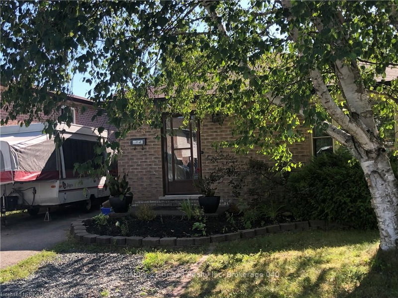 488 Crystal Dr, Peterborough, K9J 8G8 | Image 2