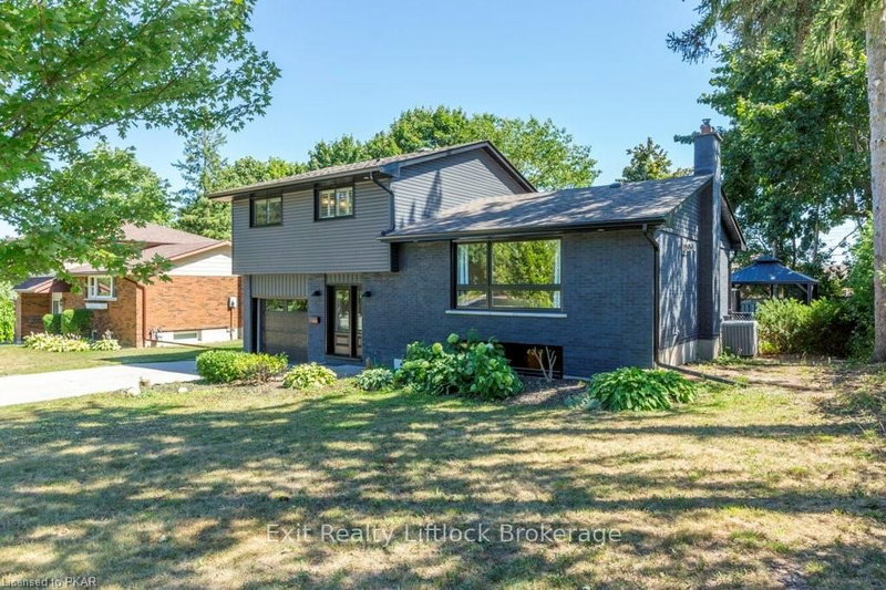 1593 Westbrook Dr, Peterborough, K9J 6R6 | Image 2