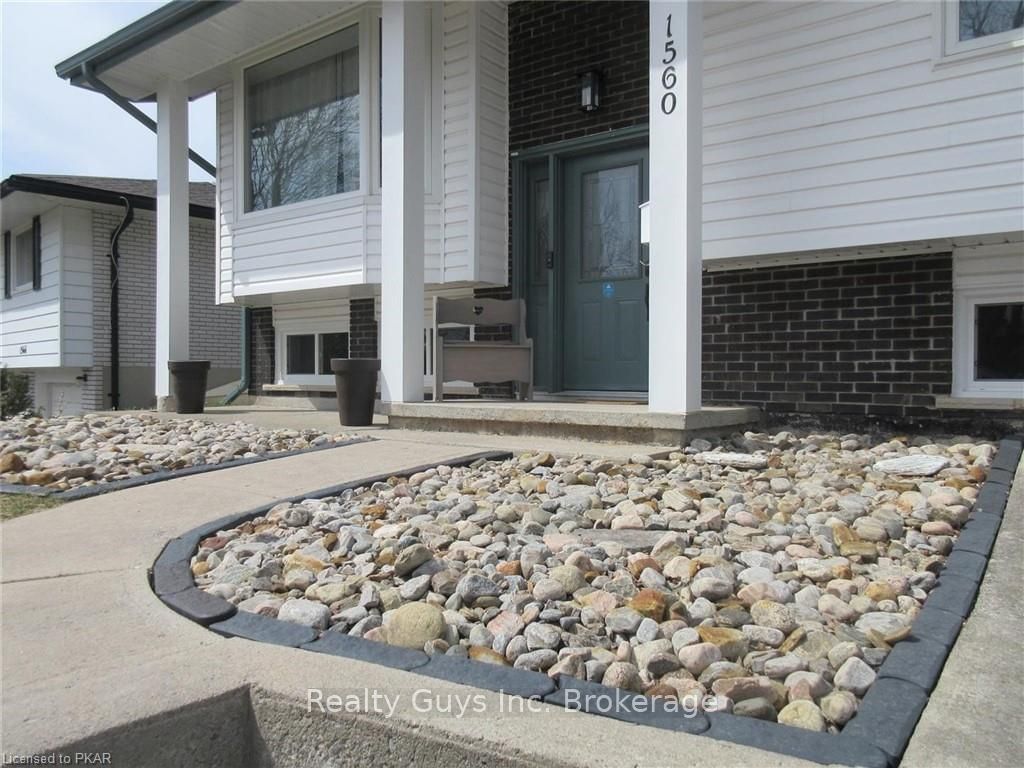 Listing photo 2
