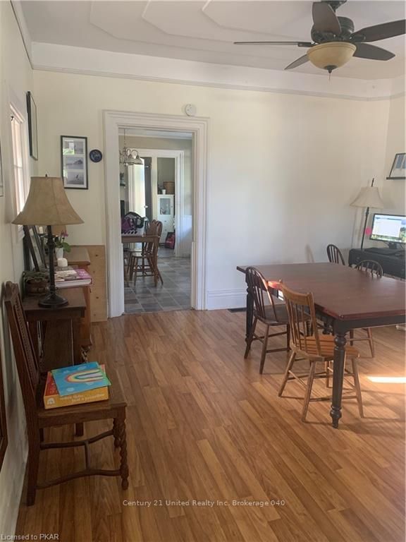 Listing Image 4