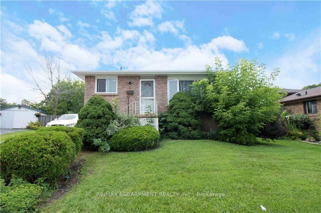 8 Joncaire Place