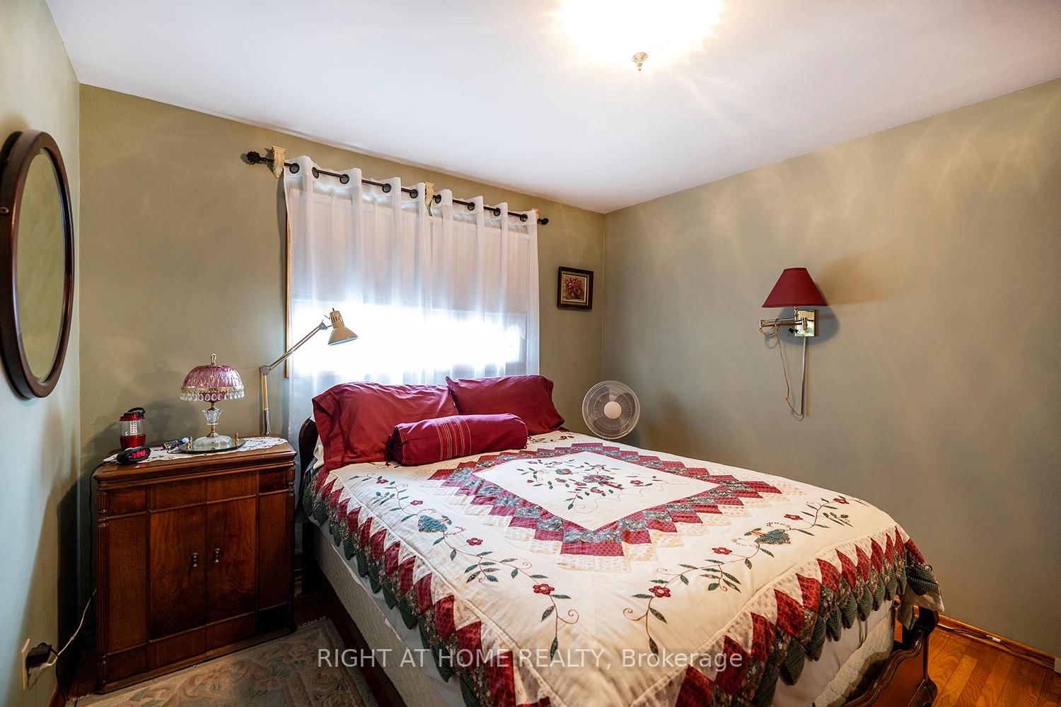 Listing Image 7