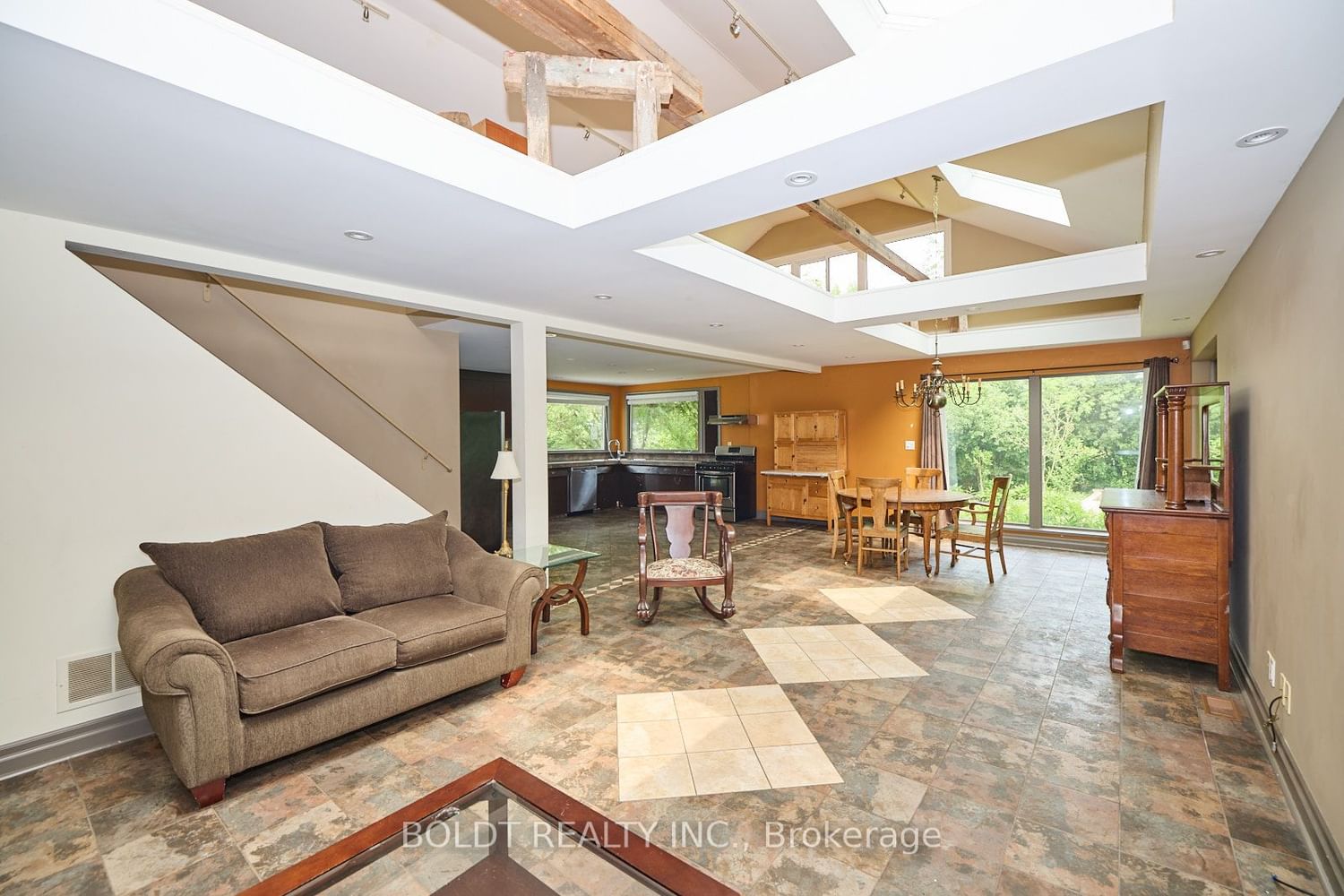 Listing Image 7
