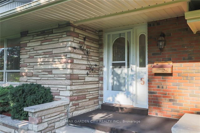 5 Lynnwood Avenue