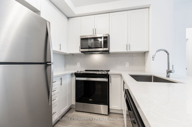 116 - 460 Dundas Street