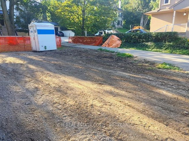 4 TURNER Avenue