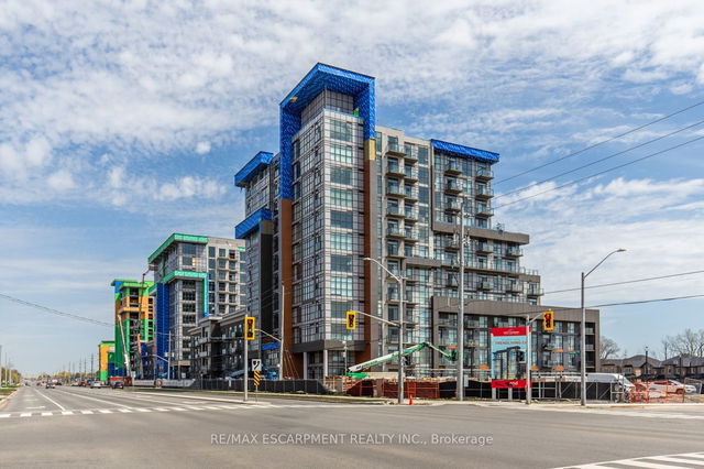 704 - 450 Dundas Street