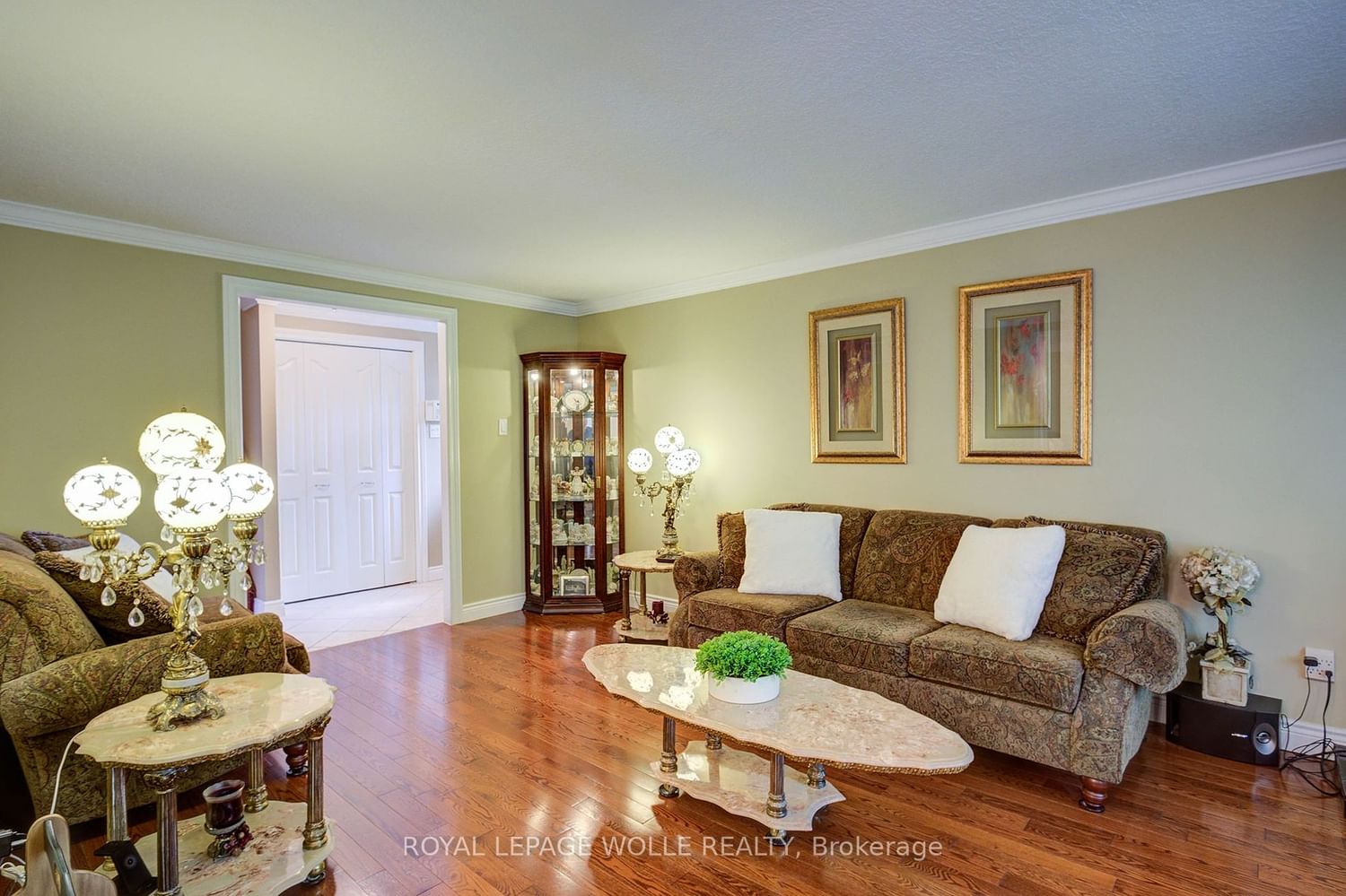 Listing Image 7