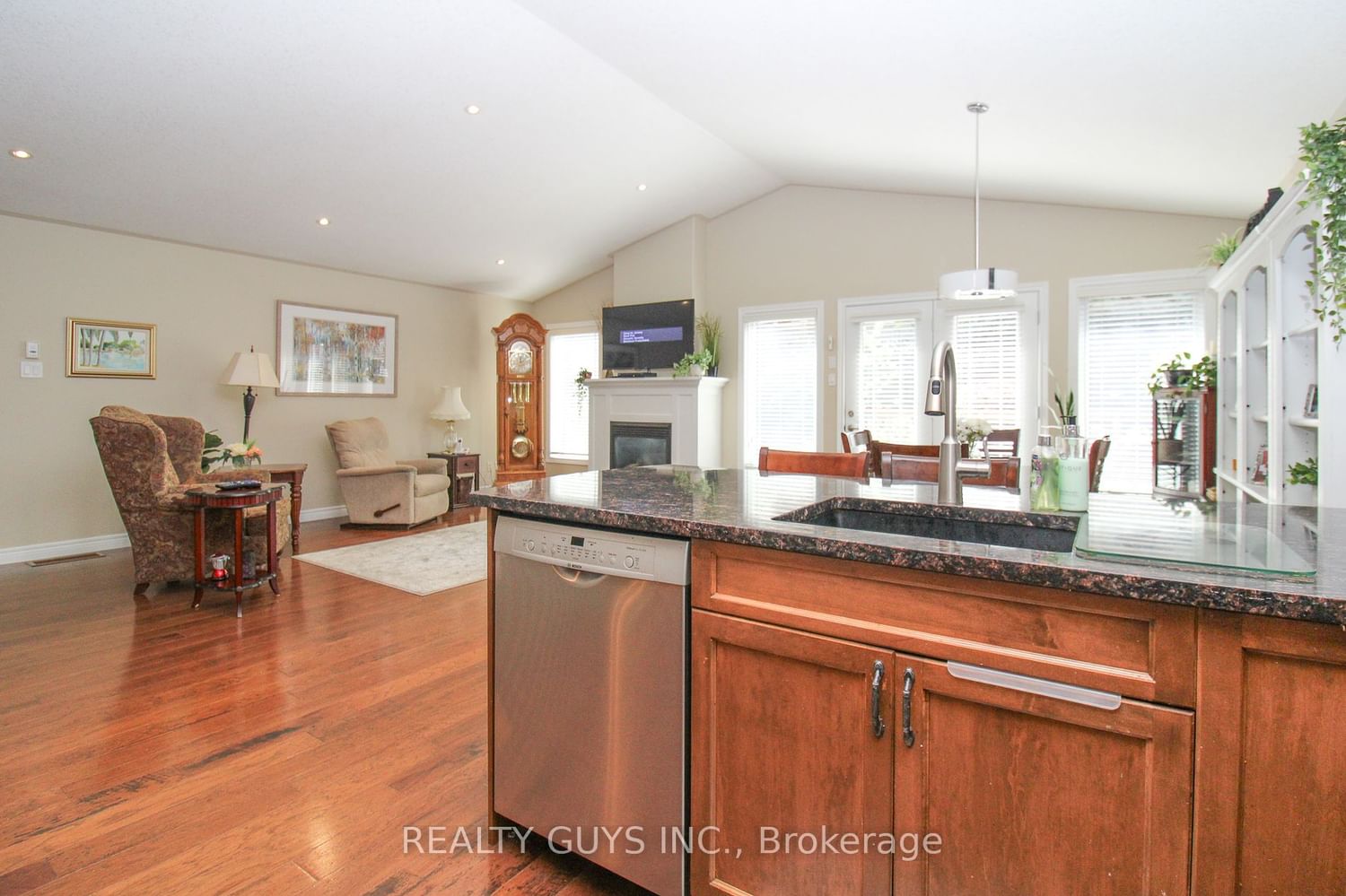 Listing Image 22