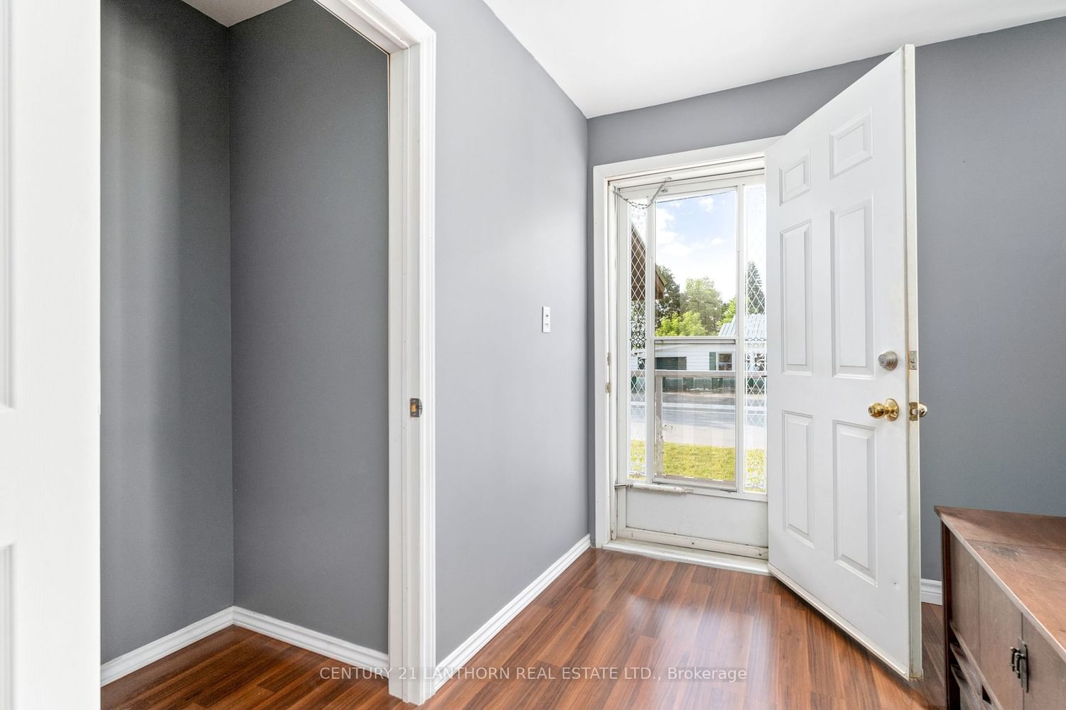 Listing Image 7