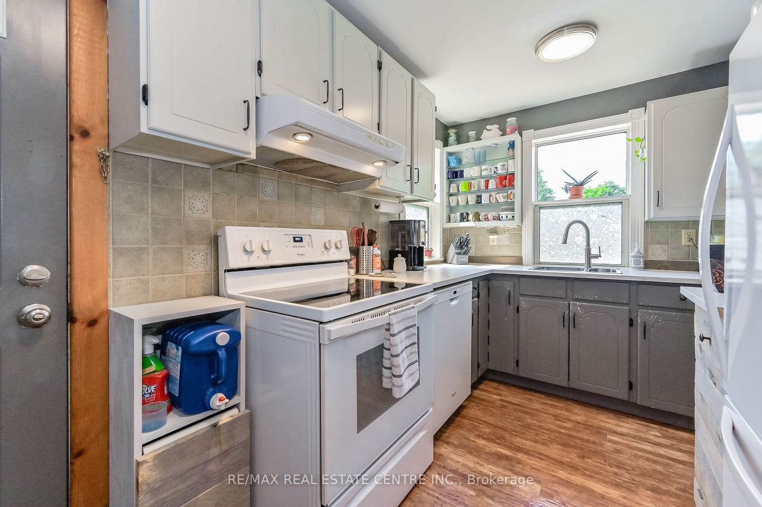 Listing Image 7