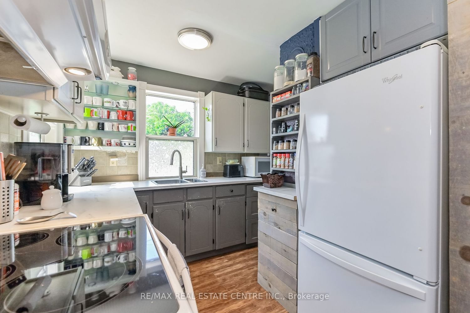 Listing Image 8
