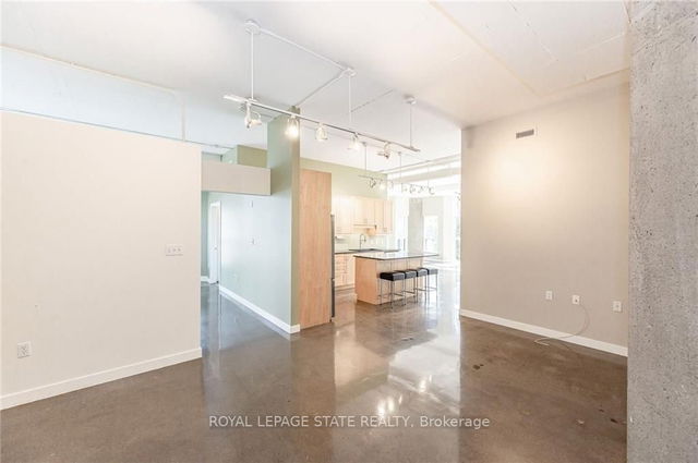 401 - 66 Bay Street