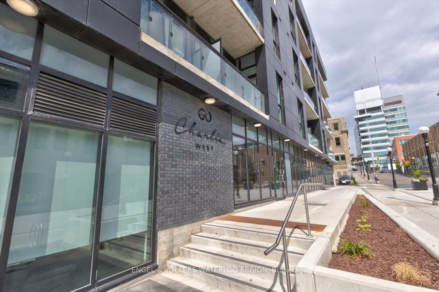 305 - 60 Charles Street