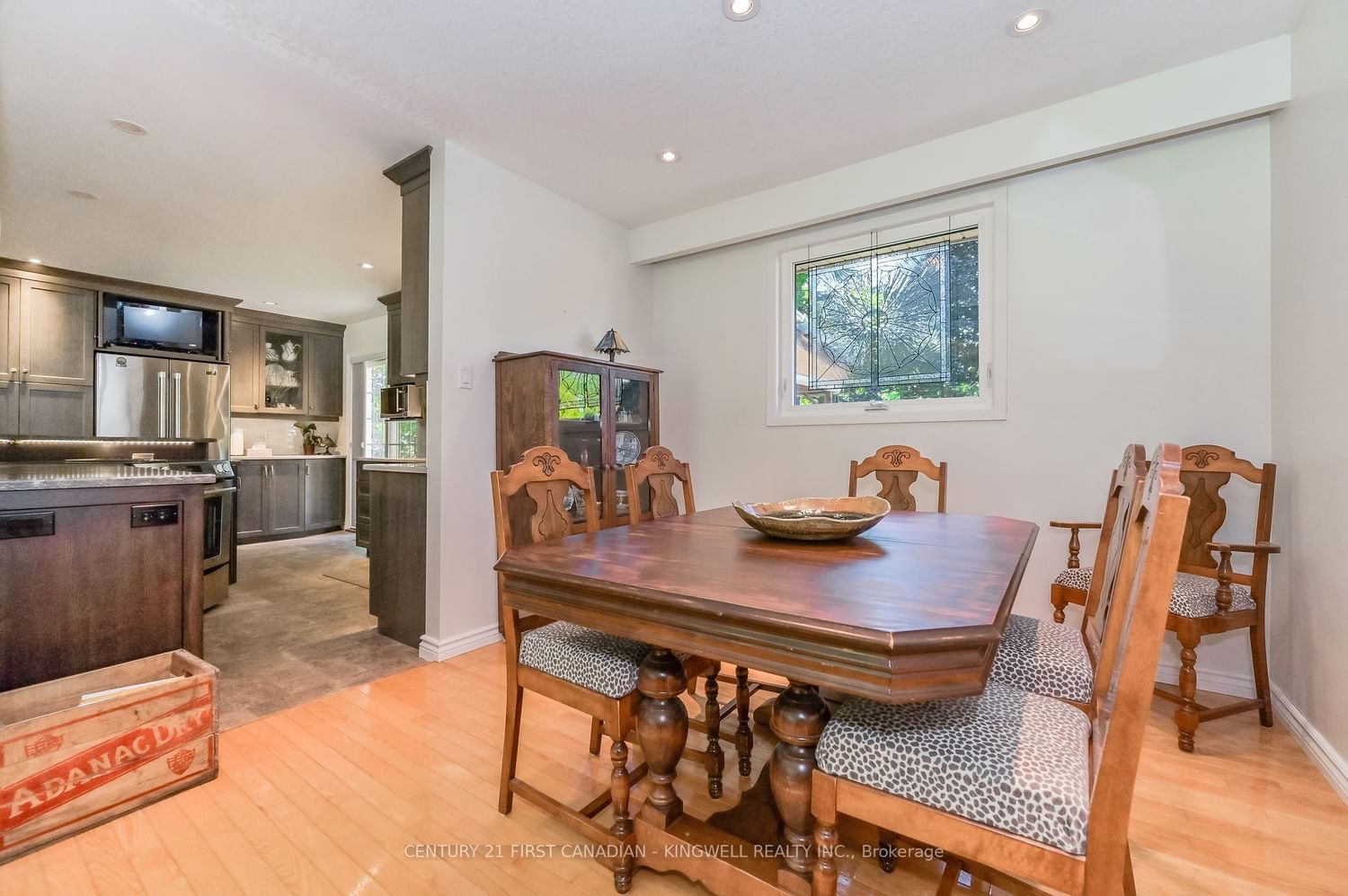 Listing Image 7